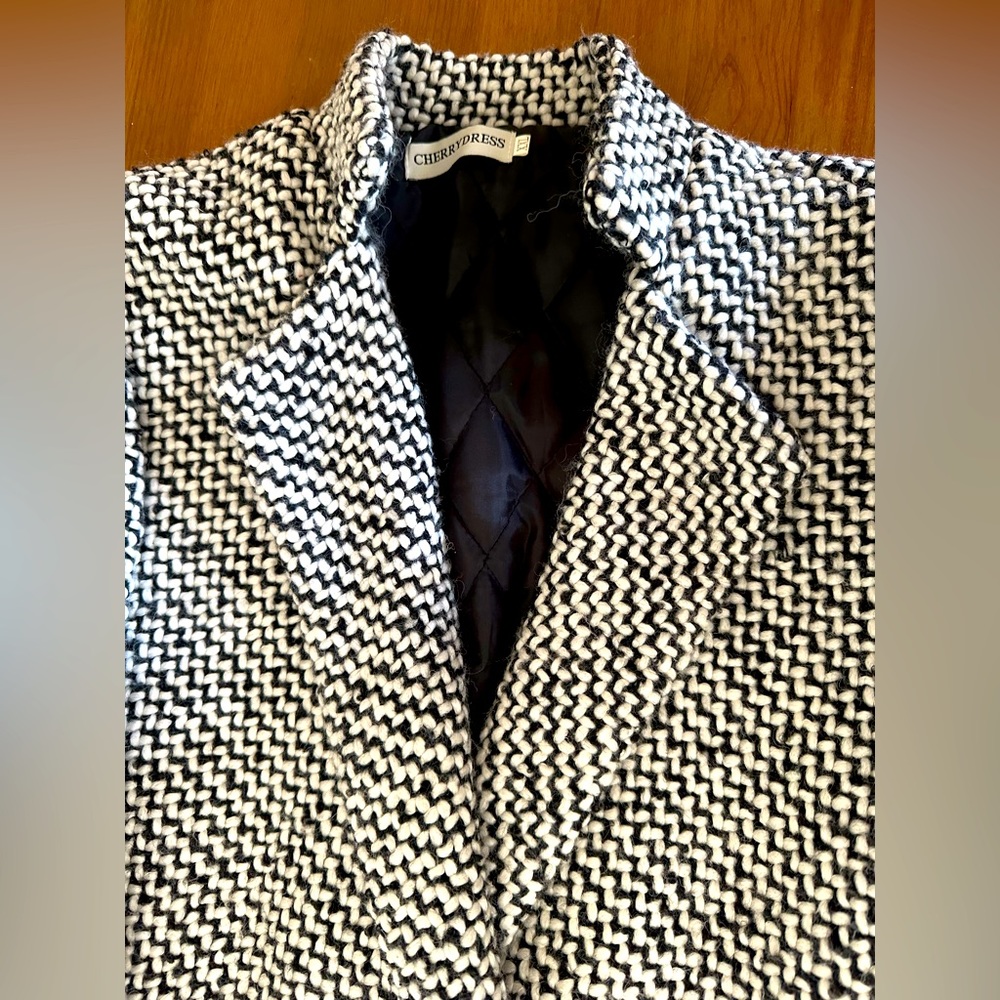 Contemporary coat light and very warm. Can be worn in winter